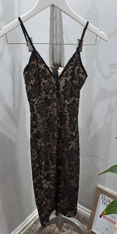 Fitted Lace Dress (XSmall) Lace Dress Layers